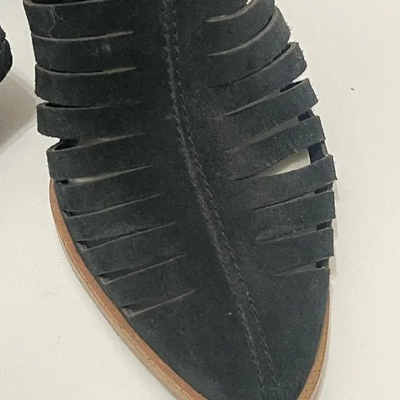 1.State Women's Black Pointed Strappy Ankle Bootie Suede Shoes blocked heel sz 6 - Picture 4 of 16